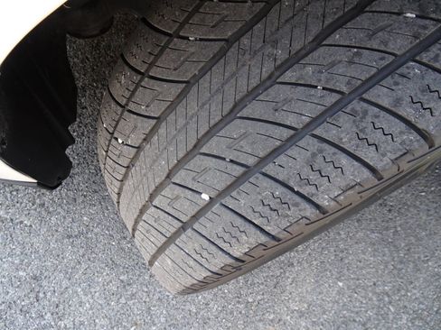 Used 2018 Ford Taurus Limited image 11