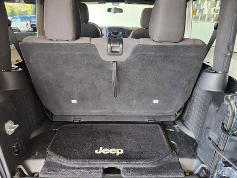 Used 2016 Jeep Wrangler Sport image 10