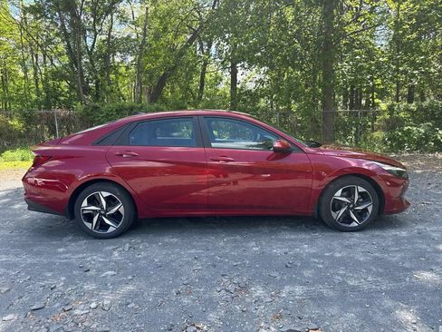 Certified 2023 Hyundai Elantra SEL w/ Convenience Package FWD image 6