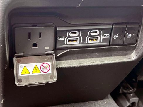 Used 2023 Jeep Grand Cherokee 4WD 4xe w/ Luxury Tech Group II image 13