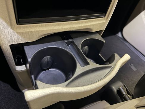 Used 2016 Chrysler Town & Country Touring-L image 49