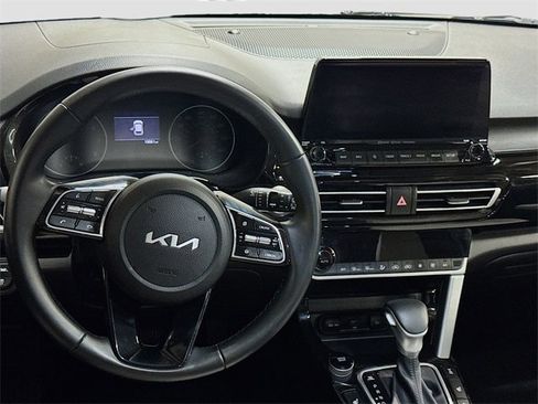 Used 2023 Kia Seltos EX image 13
