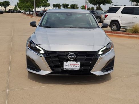Certified 2025 Nissan Altima 2.5 SV FWD image 5