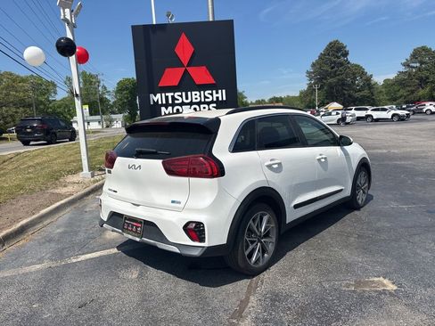 Used 2022 Kia Niro Touring Special Edition FWD image 3