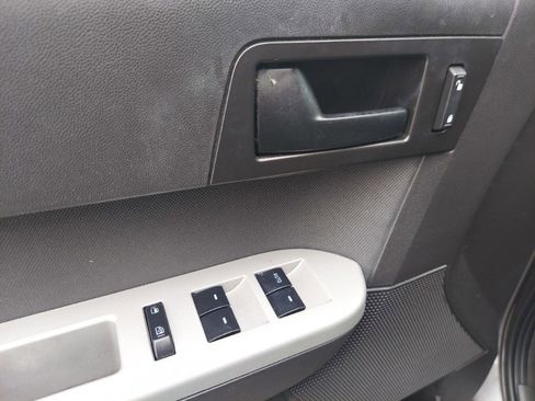 Used 2010 Ford Escape XLT image 8