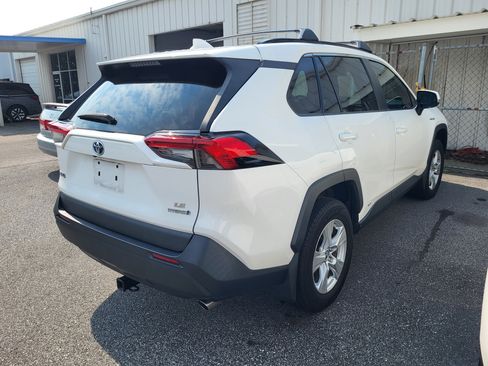 Used 2020 Toyota RAV4 LE AWD/4WD image 4