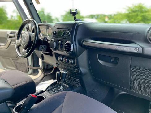 Used 2015 Jeep Wrangler Sport w/ Quick Order Package 24S AWD/4WD image 19