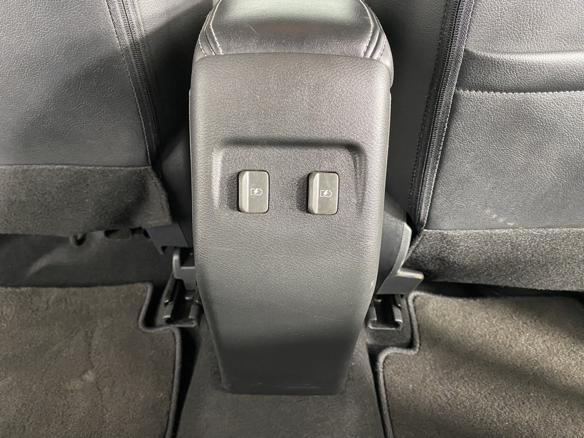 Used 2024 Nissan Kicks SR w/ SR Premium Package FWD image 17