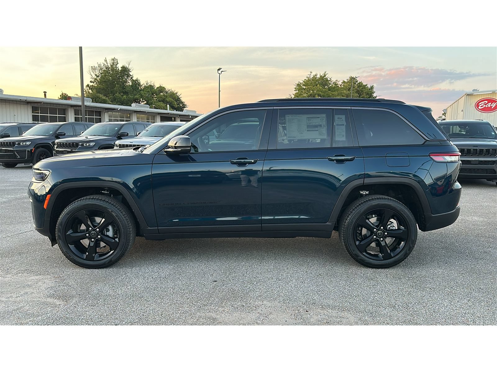 New 2027 Jeep Grand Cherokee Limited RWD image 3