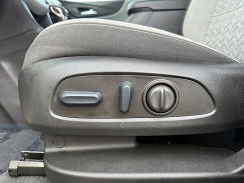 Used 2023 Chevrolet Equinox LS w/ LS Convenience Package FWD image 10