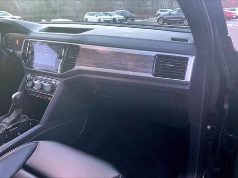 Certified 2022 Volkswagen Atlas Cross Sport SE image 13