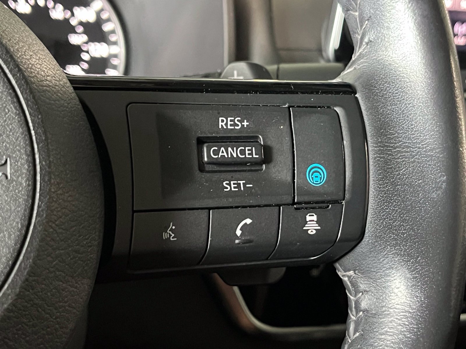 Used 2023 Nissan Rogue SL AWD/4WD image 28