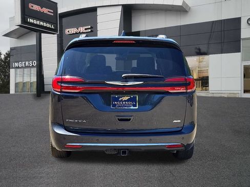 Used 2021 Chrysler Pacifica Touring AWD/4WD image 23