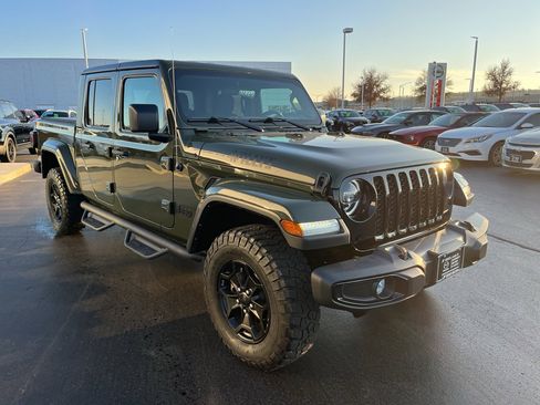 Used 2022 Jeep Gladiator Willys image 5