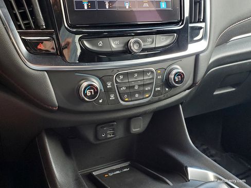 Used 2022 Chevrolet Traverse RS FWD image 38