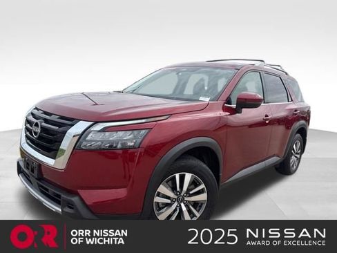 Used 2025 Nissan Pathfinder SL AWD/4WD image 1