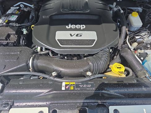 Certified 2018 Jeep Wrangler Unlimited Sahara w/ Connectivity Group AWD/4WD image 16