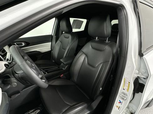 Used 2024 Jeep Compass Limited image 19