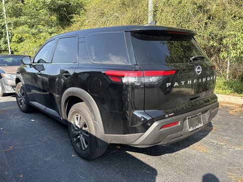 Used 2025 Nissan Pathfinder S FWD image 2