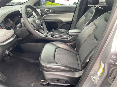 Used 2023 Jeep Compass Latitude w/ Convenience Group AWD/4WD image 9