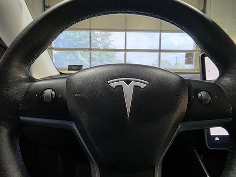 Used 2021 Tesla Model Y Long Range AWD/4WD image 38