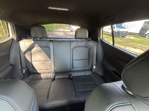 Used 2025 Buick Envista Sport Touring image 37