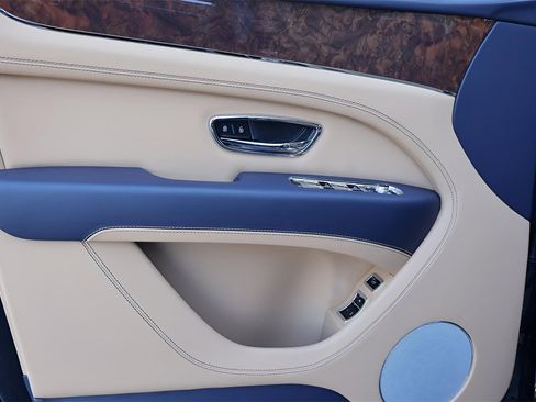 New 2025 Bentley Bentayga image 12