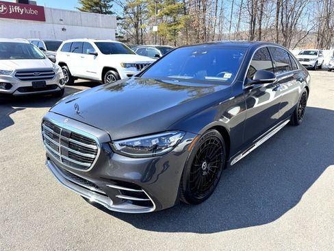 Used 2022 Mercedes-Benz S 580 4MATIC Sedan w/ AMG Line Package image 9