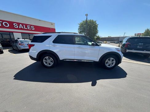 Used 2021 Ford Explorer XLT w/ Equipment Group 202A image 3