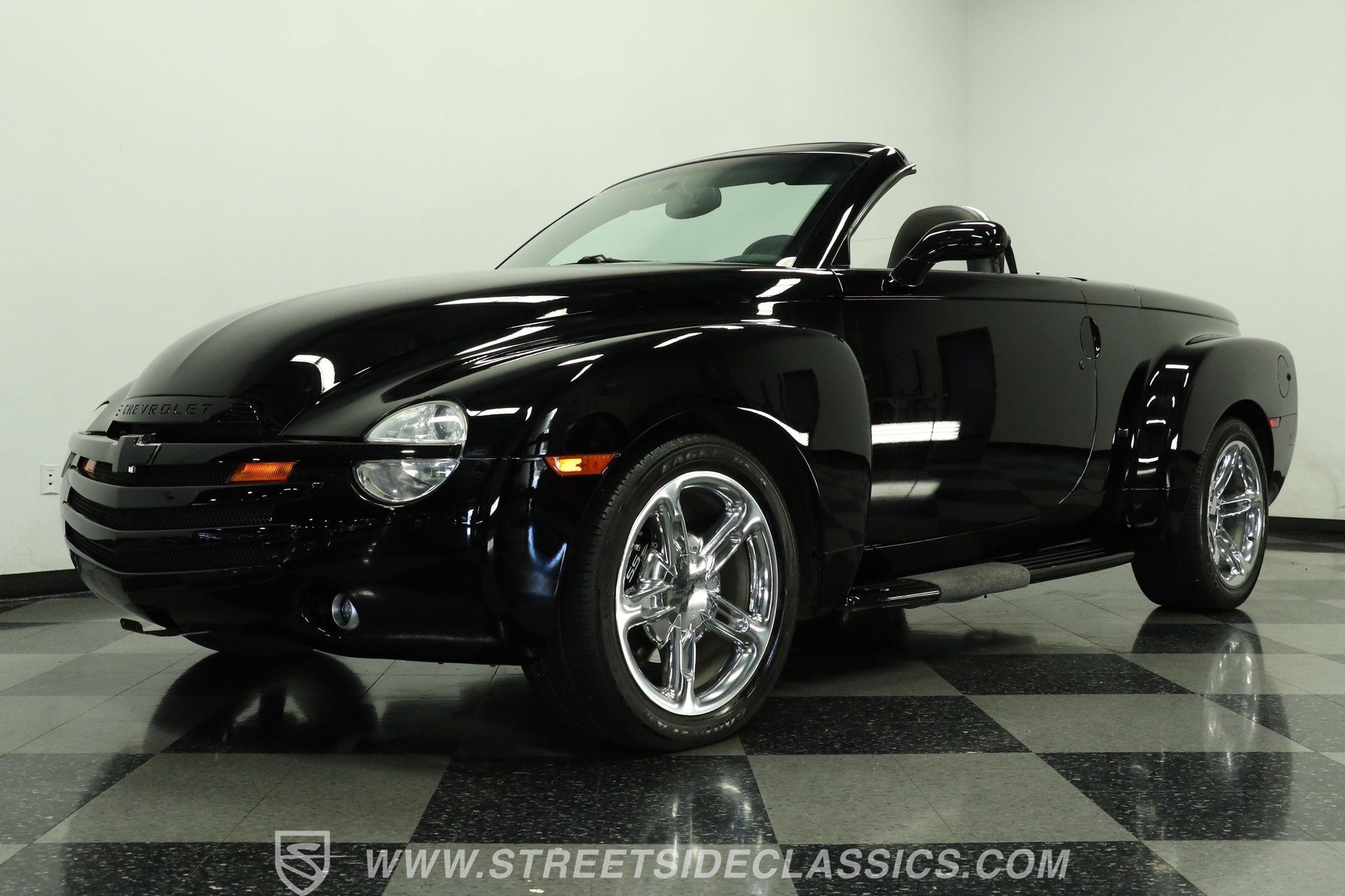 Used 2004 Chevrolet SSR w/ Preferred Equipment Group RWD image 21