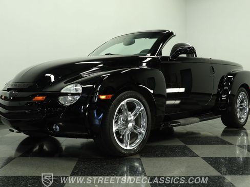 Used 2004 Chevrolet SSR w/ Preferred Equipment Group RWD image 21