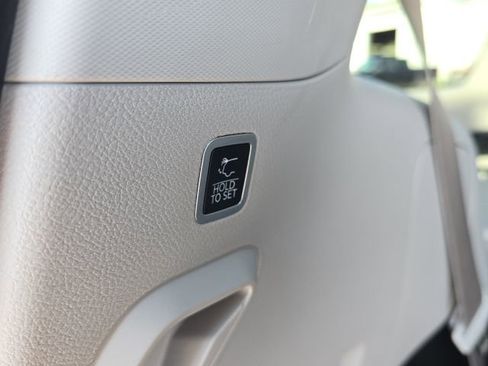 Used 2023 Jeep Wagoneer Series III w/ Preferred Equipment Group image 11