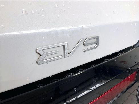 Used 2024 Kia EV9 Land AWD/4WD image 30