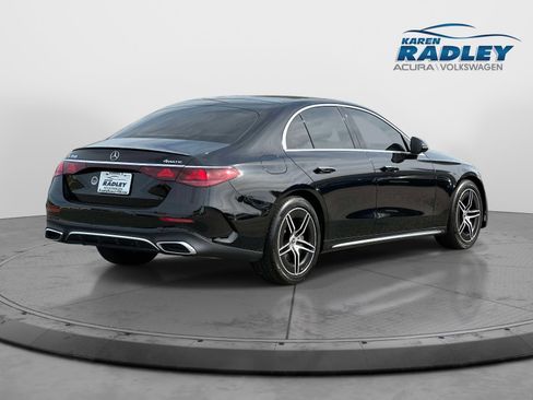 Used 2025 Mercedes-Benz E 350 4MATIC Sedan image 2