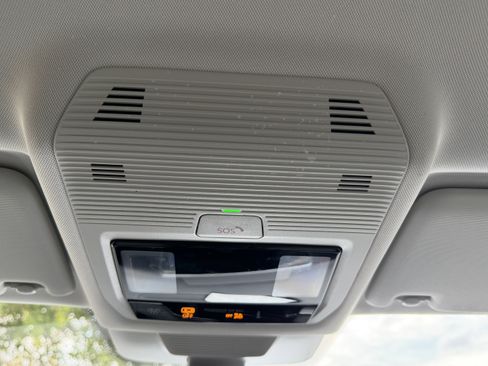 Used 2025 Volkswagen Tiguan S image 29