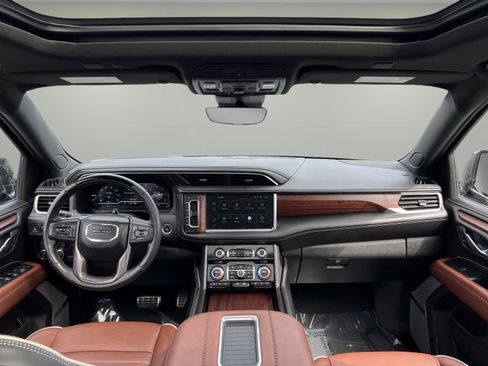 Used 2023 GMC Yukon XL Denali Ultimate image 11