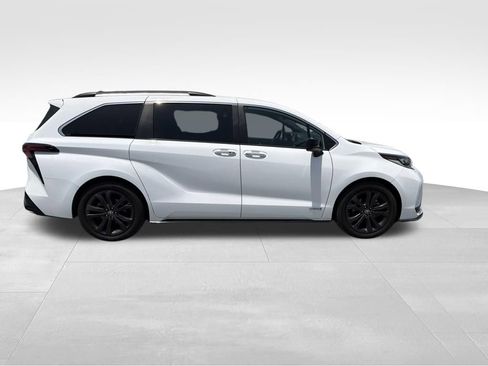Used 2021 Toyota Sienna XSE w/ XSE Plus Package FWD image 7