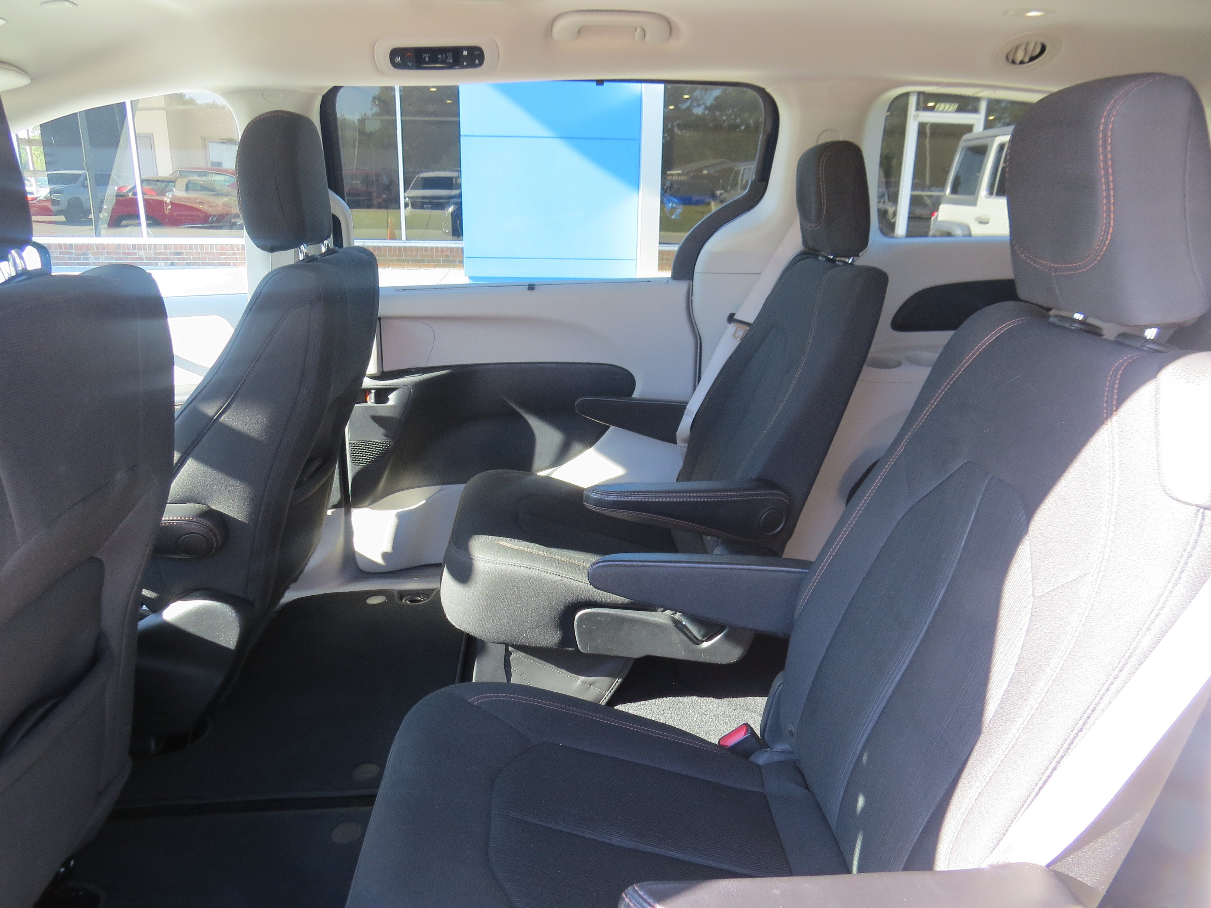 Used 2018 Chrysler Pacifica Touring Plus FWD image 15