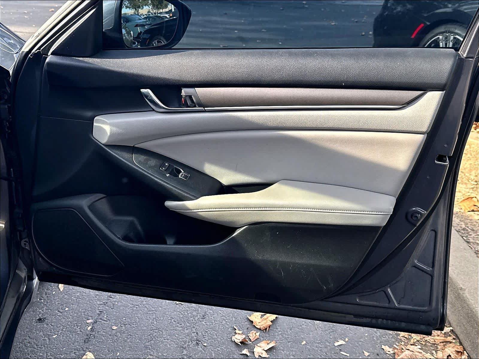 Used 2018 Honda Accord LX image 30