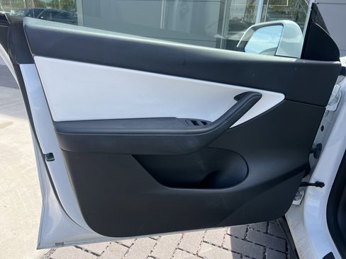 Used 2022 Tesla Model Y Performance image 13