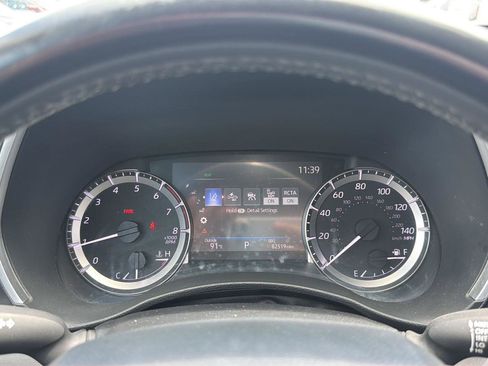 Used 2023 Toyota Highlander XLE FWD image 28