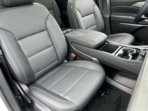 Used 2025 Chevrolet Traverse LT w/ Sun and Wheel Package image 29