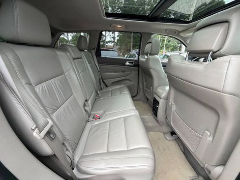 Used 2011 Jeep Grand Cherokee Laredo AWD/4WD image 12