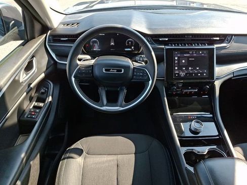 Used 2023 Jeep Grand Cherokee L Laredo RWD image 12
