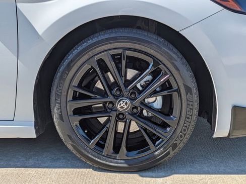 Used 2025 Toyota Camry SE image 12