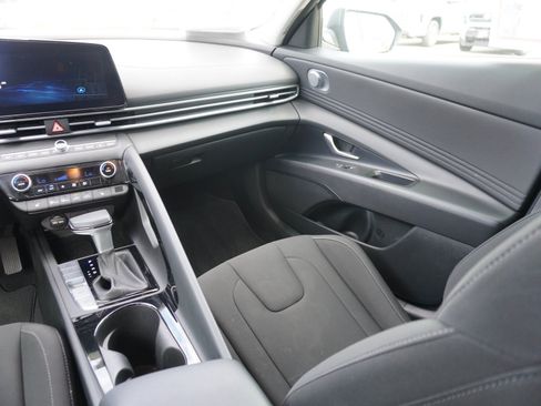 Used 2024 Hyundai Elantra SEL w/ Convenience Package FWD image 15
