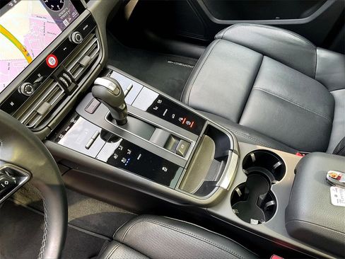 Certified 2025 Porsche Macan image 20