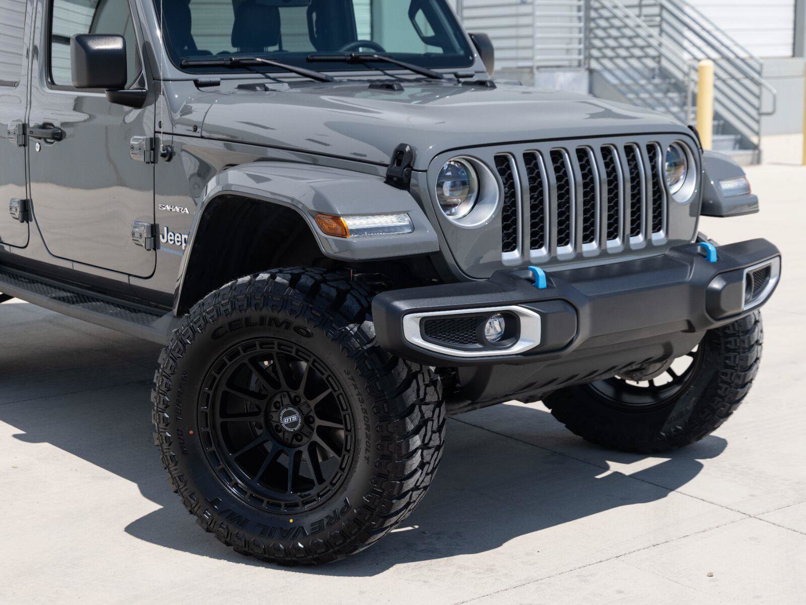Used 2023 Jeep Wrangler Unlimited Sahara AWD/4WD image 7