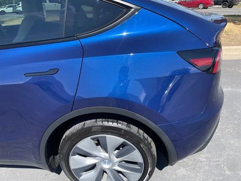 Used 2024 Tesla Model Y Long Range AWD/4WD image 28