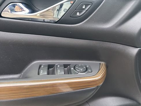 Used 2021 GMC Acadia SLE image 19